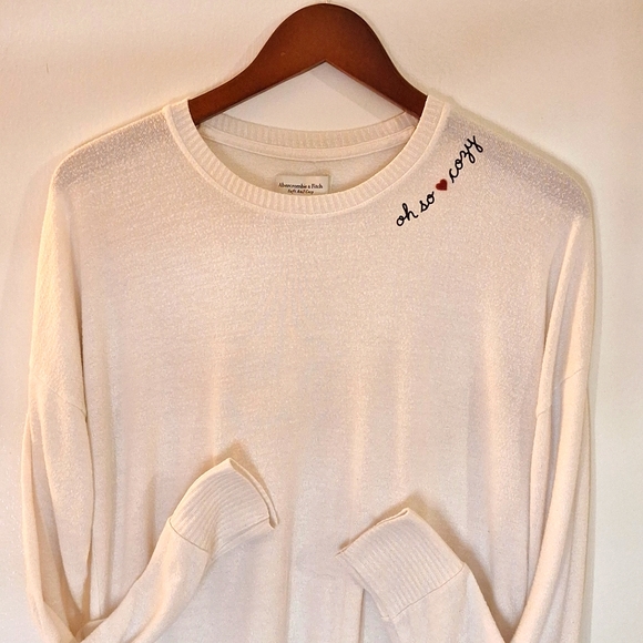 A&F Women's "oh so cozy" sweater - Picture 5 of 12